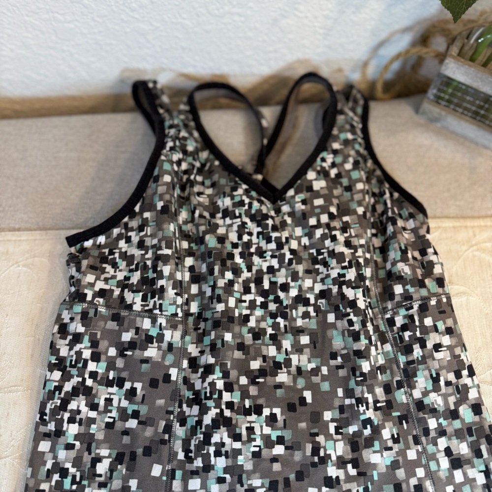 LOLE gray, black, and white geo print yoga  athlete tank‎ top. Women’s Size M